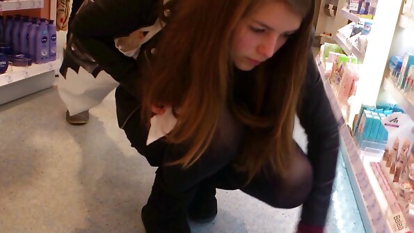 Šai ķekatai patīk drātēties uz kameras! Skatieties, kā viņa jāj ar savu vīrieti, cenšoties izslaukt viņa kumosu! Noteikti noskatieties visu filmu CamWhoreVids iekšienē!