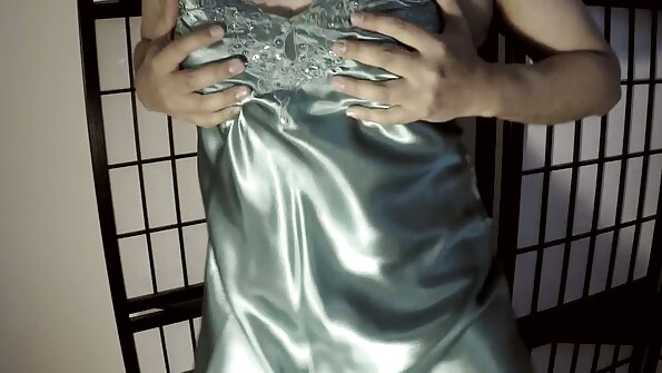 Aidra Foksa un Tifānija Vatsone, spēlējot, sasniedz ekstazī