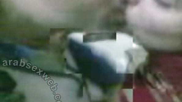 Mazais mīļākais: Tifa iejūtas gultā un novelk apakšbikses