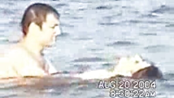 Busty Alli kļūst kaila virtuvē un parāda savus krāšņos īpašumus