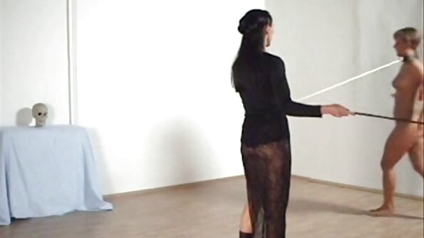 Seksīgā Pattycake berzē savu incīti caur slapjām biksītēm